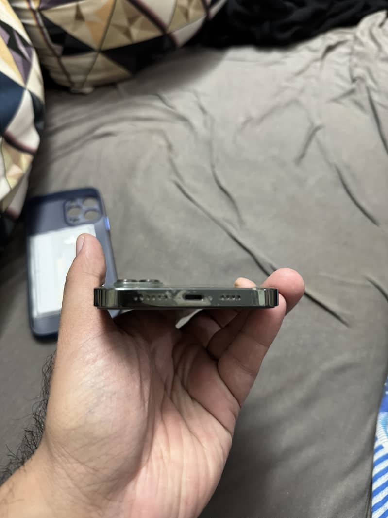 Apple iPhone 13 Pro Max 2