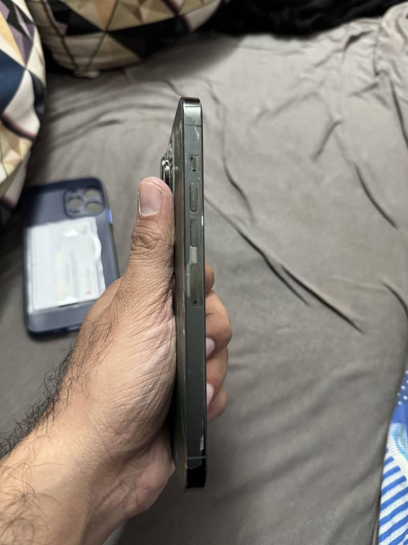 Apple iPhone 13 Pro Max 3
