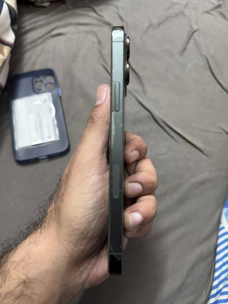 Apple iPhone 13 Pro Max 4