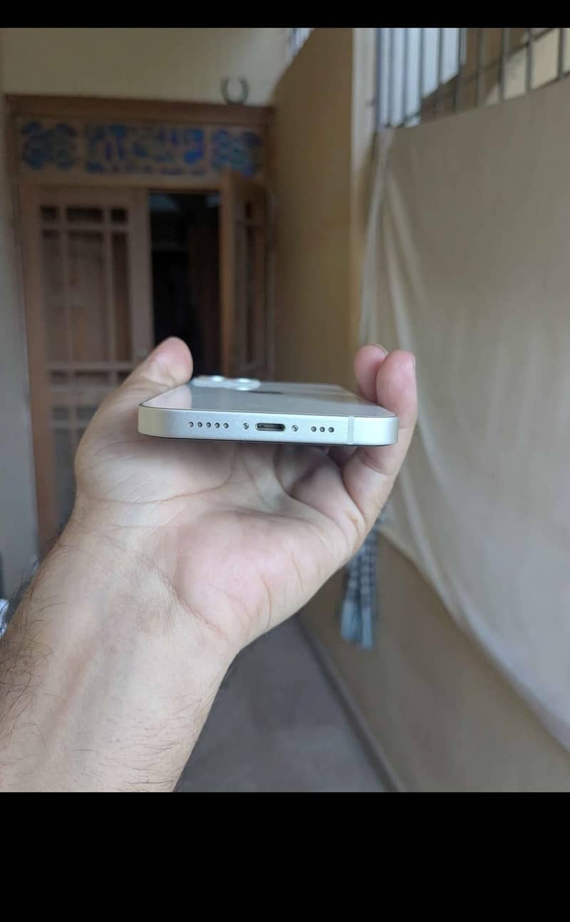 Apple iPhone 14 3