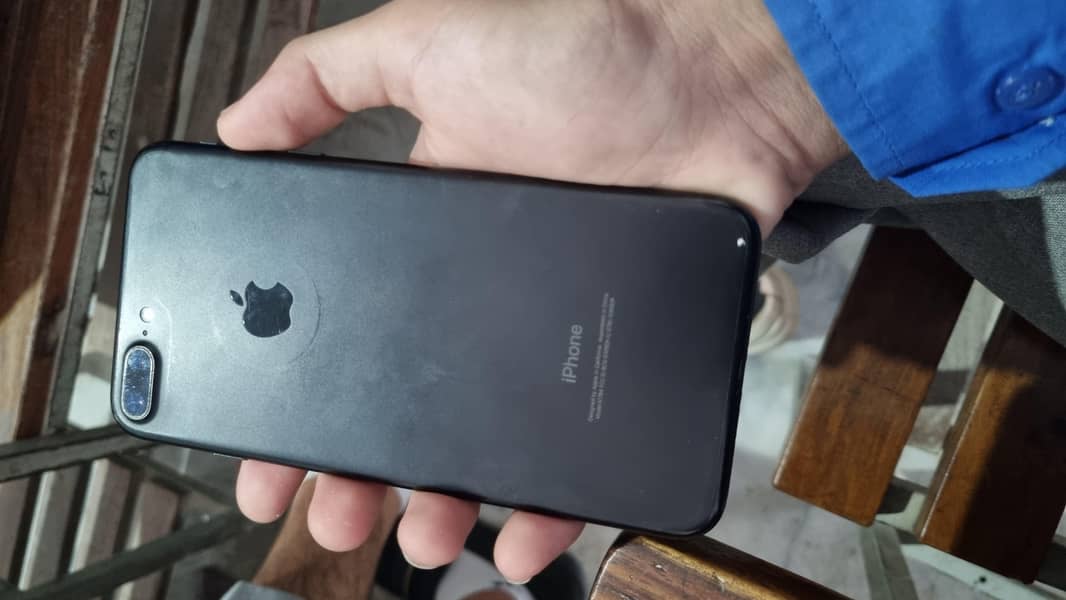 Apple iPhone 7 Plus 6