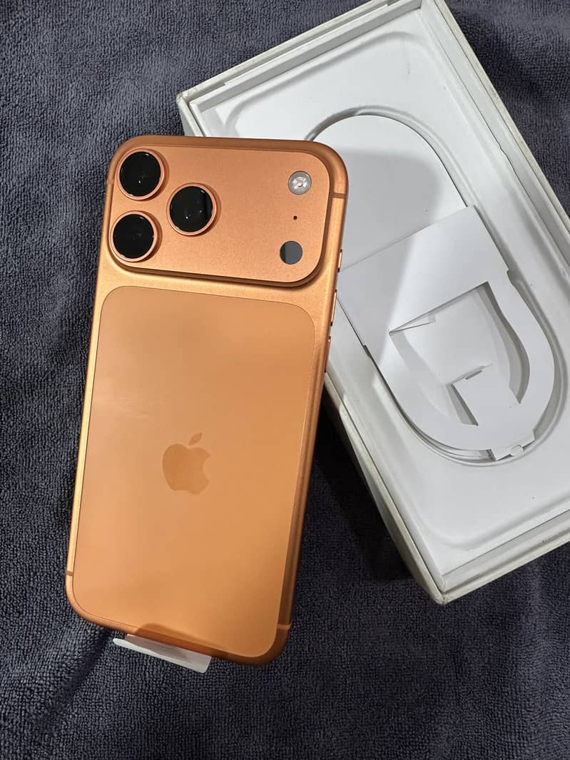 Apple iPhone 17 Pro Max 2