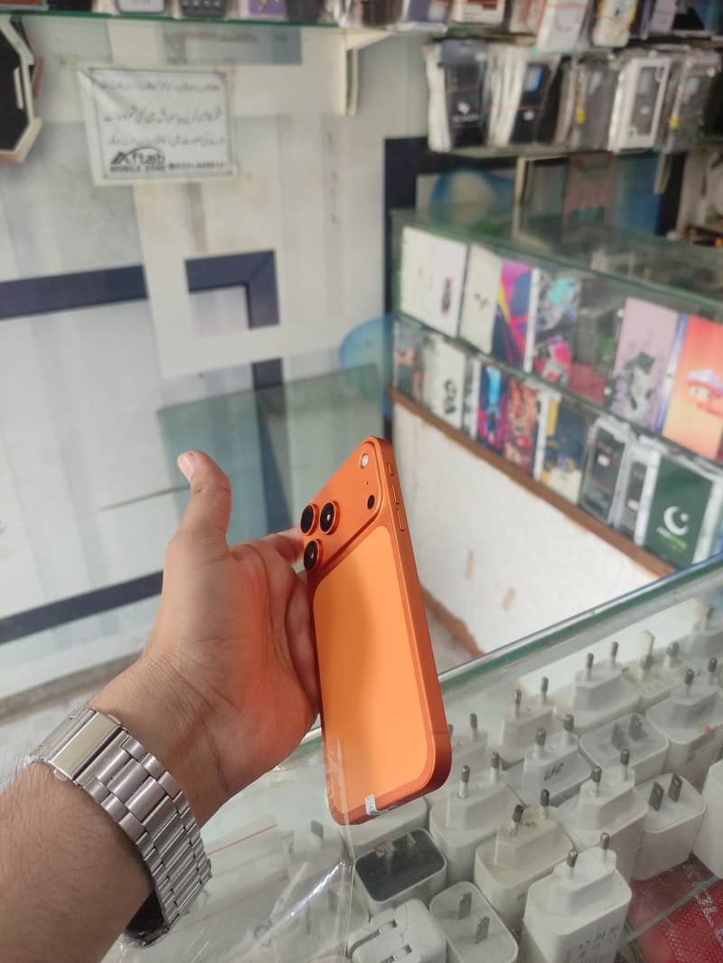 Apple iPhone 17 Pro Max 3