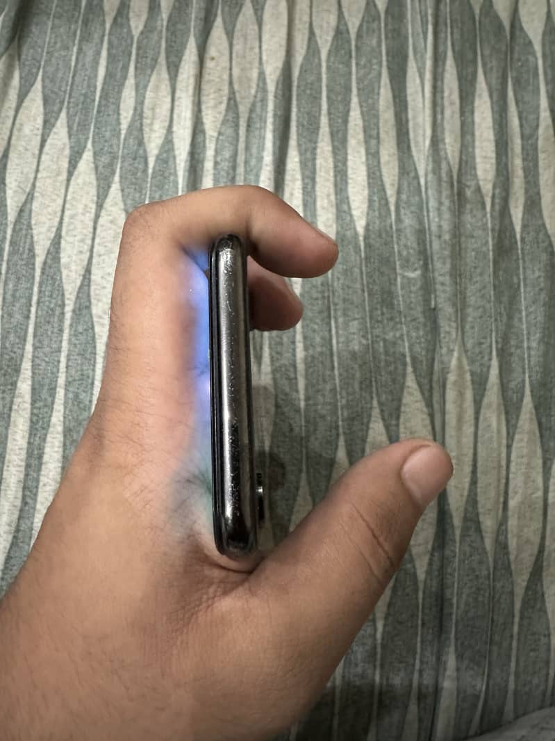Apple iPhone X 3