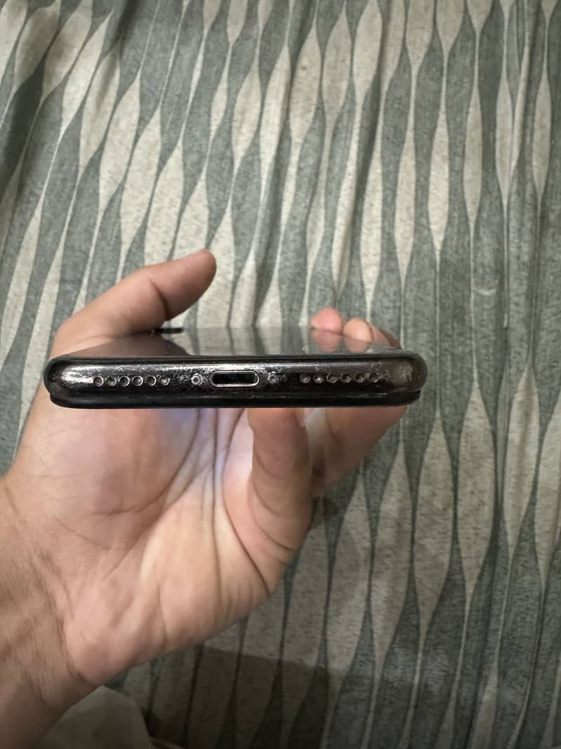Apple iPhone X 5