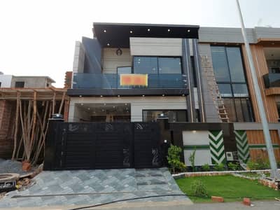 Brand New 5 Marla House Located Ideal Near Park & Masjid