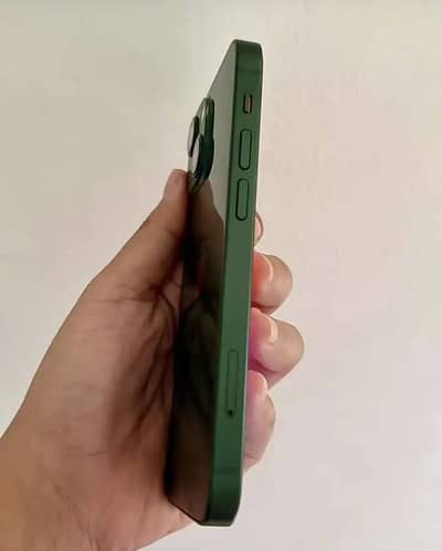 Apple iPhone 13