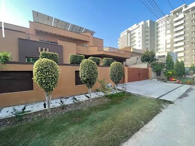 20 MARLA 4 BEDROOMS BRIG HOUSE AVAILABLE FOR SALE