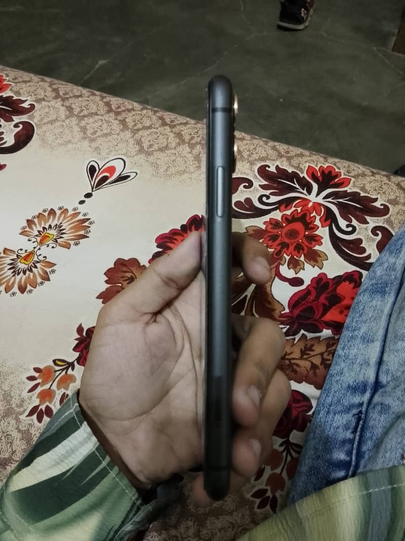 Apple iPhone 11 9