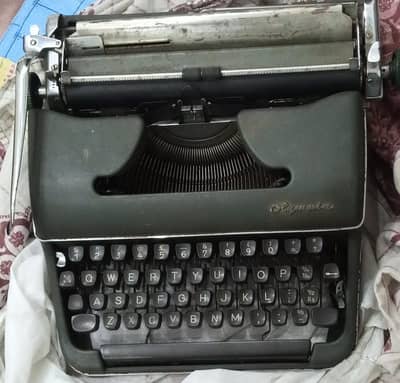 Olympia Typewriter v good working condition 03214214165