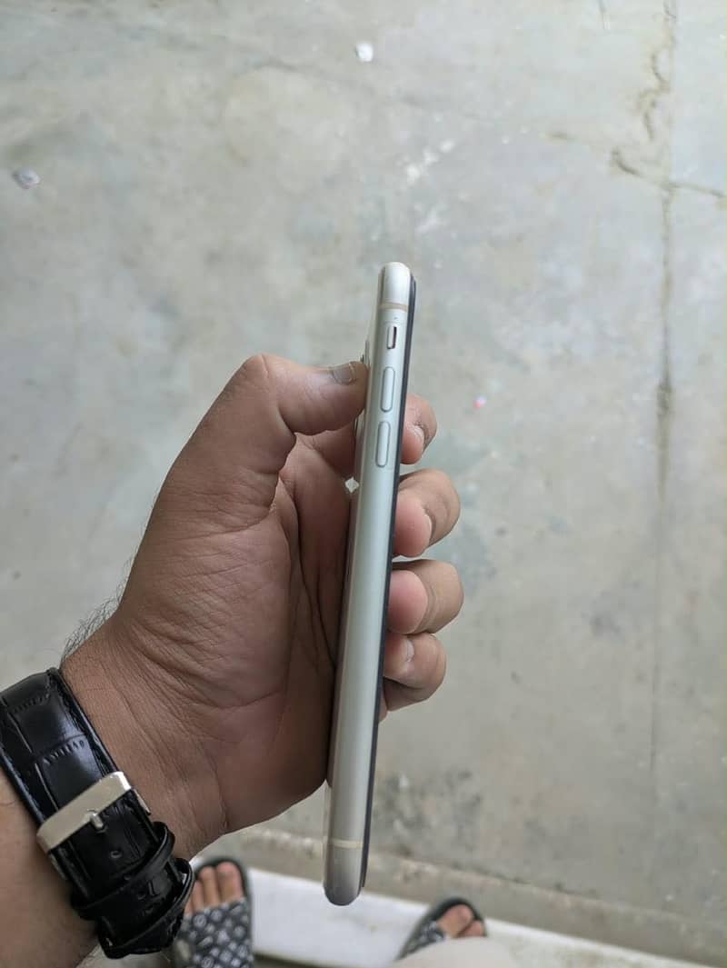 Apple iPhone 11 2
