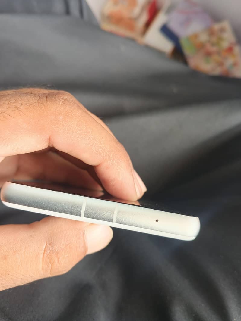 Google Pixel 7a 4