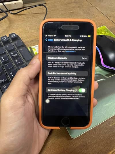 iPhone SE FU Sim Working Condition 10/10 BH: 94% Genuine.