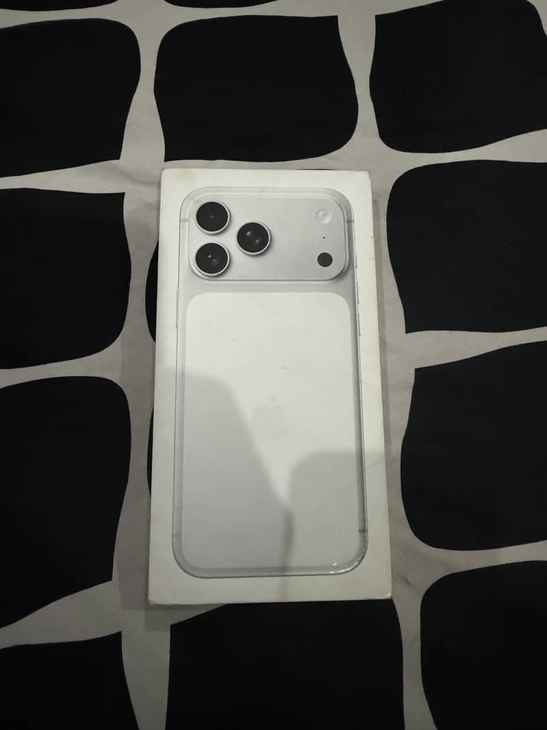 Apple iPhone 17 Pro Max 5
