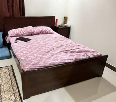 bed,mattress and one side table