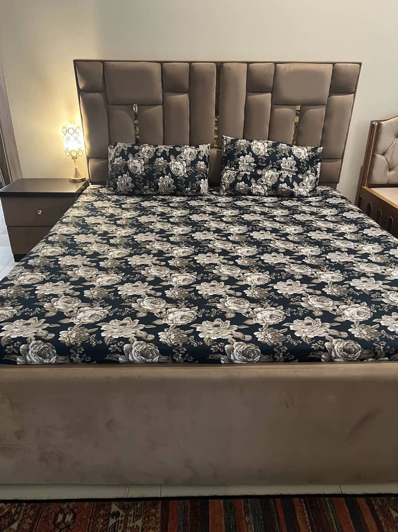 Bed side tables 0