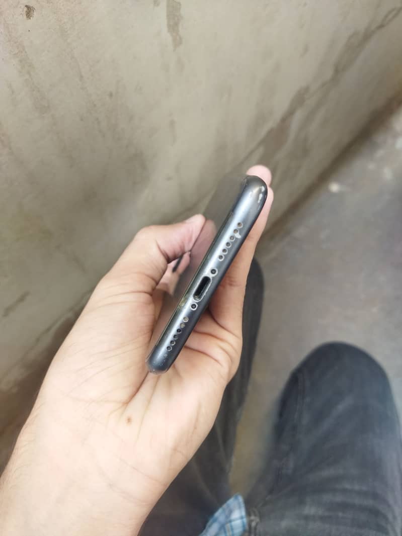 Apple iPhone 11 0