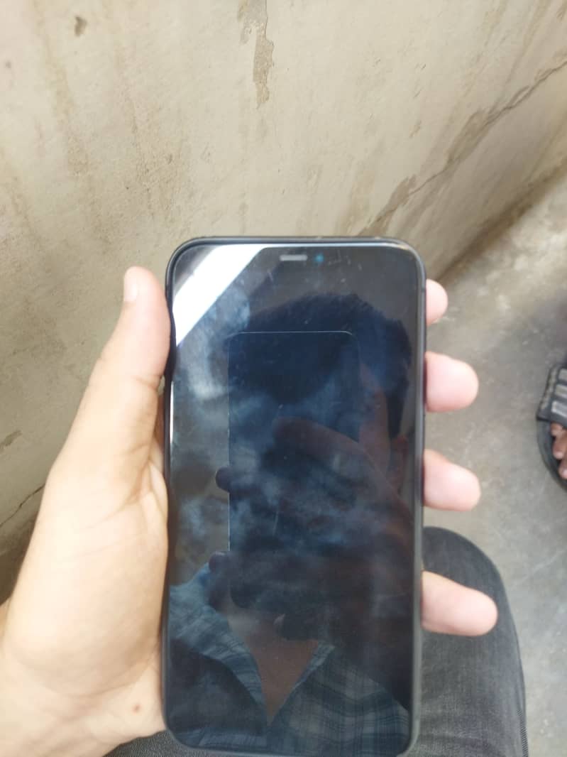 Apple iPhone 11 3