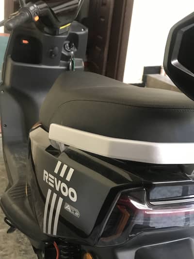 Revoo scooty A 12