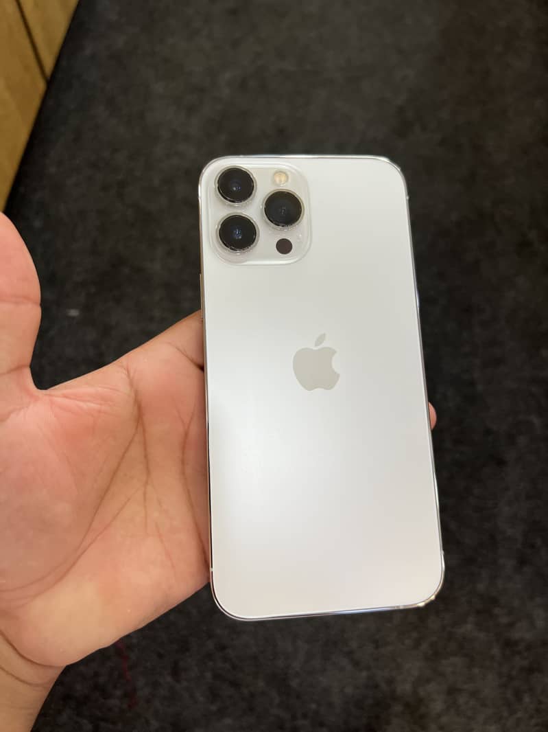 Apple iPhone 13 Pro Max 1