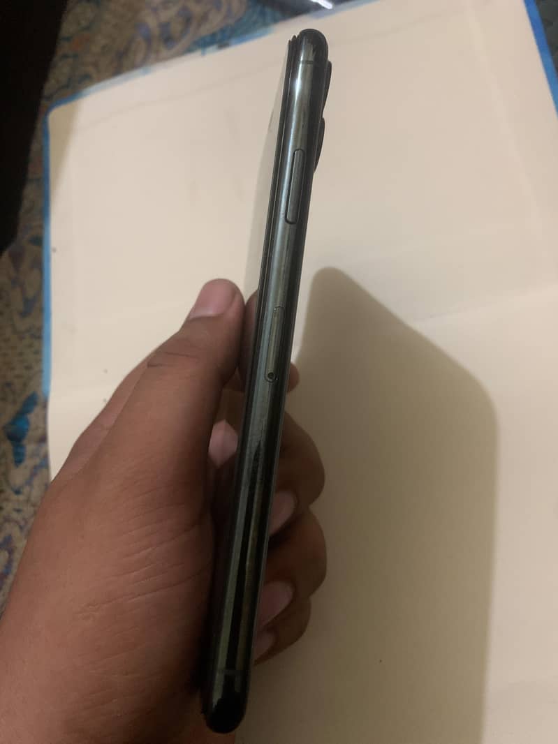 Apple iPhone 11 Pro Max 1