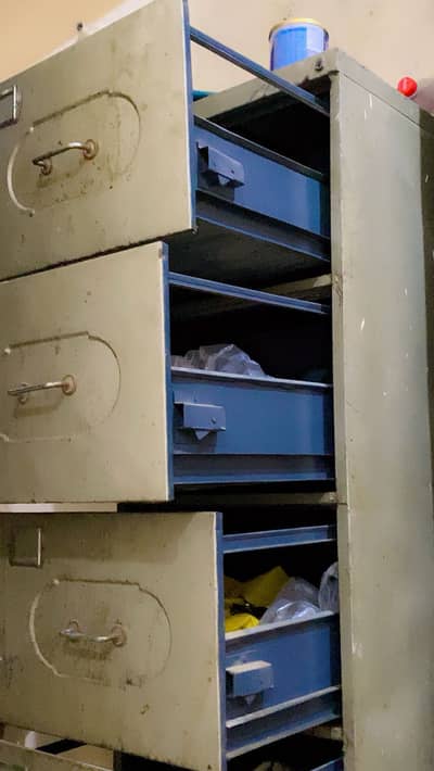 Used Office Iron Cabinet / Filing Cabinet - 4 Drawers