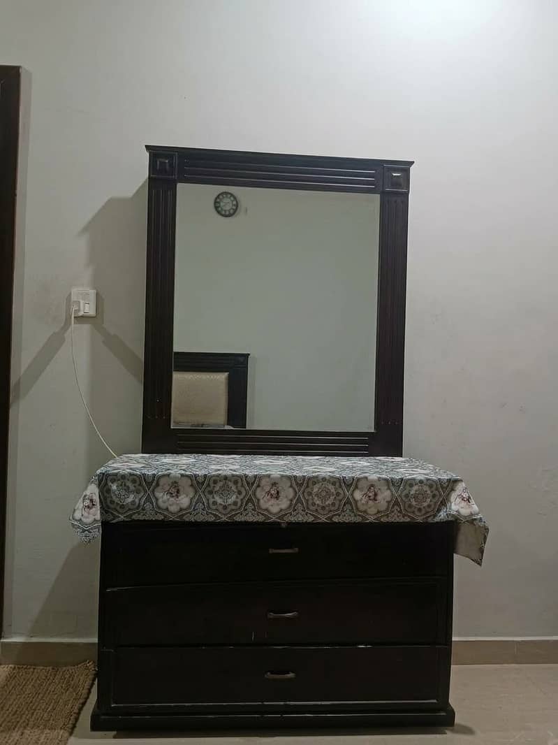 Dressing table with mirror 0