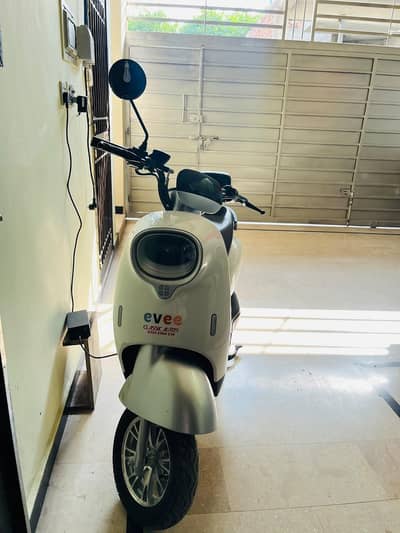 Evee Nisa Electric Scooter – Good Condition, Ready to Ride