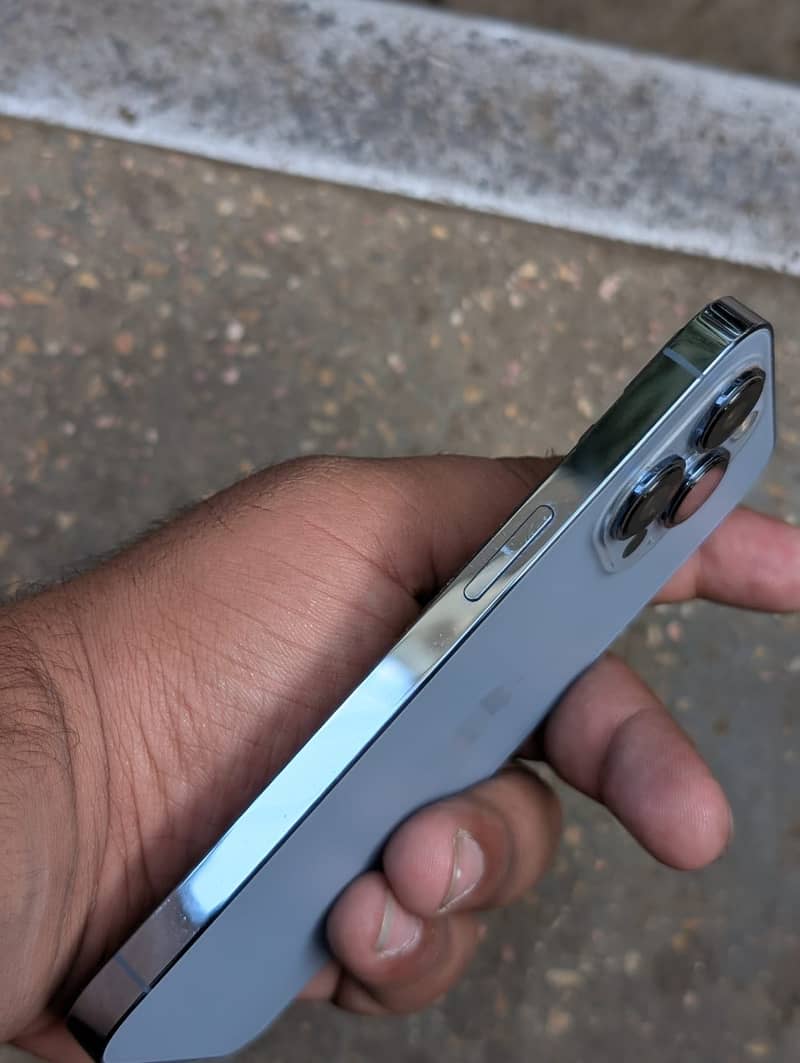 Apple iPhone 13 Pro 1