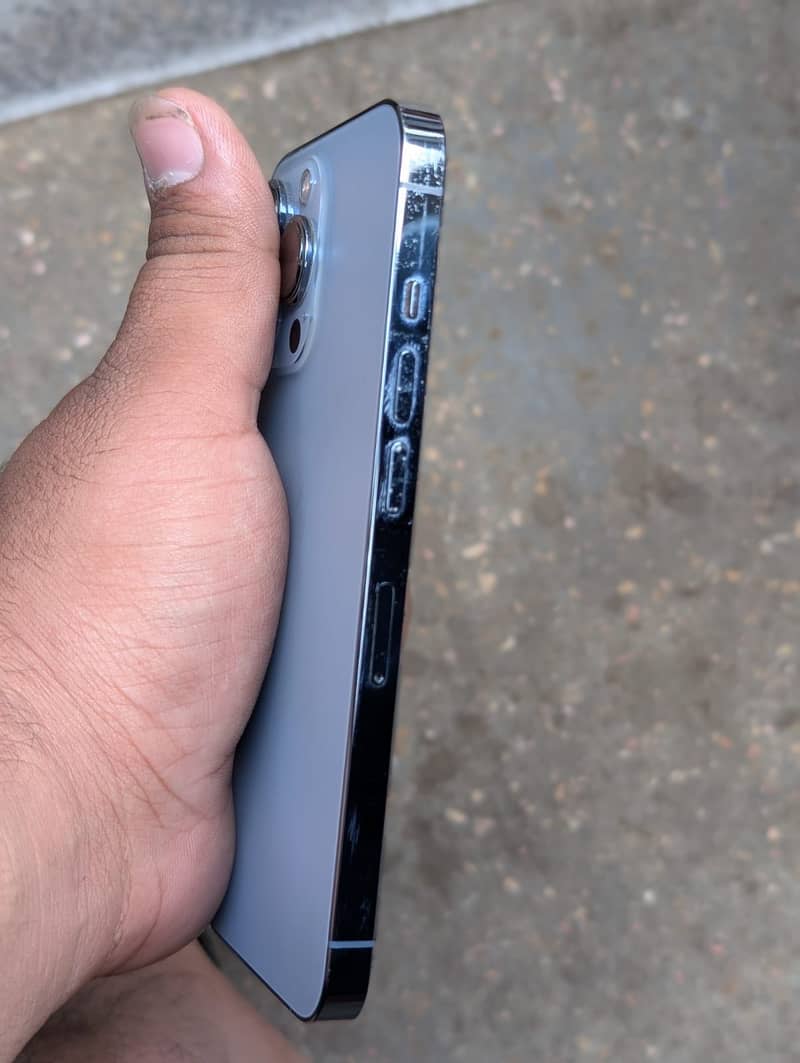 Apple iPhone 13 Pro 2