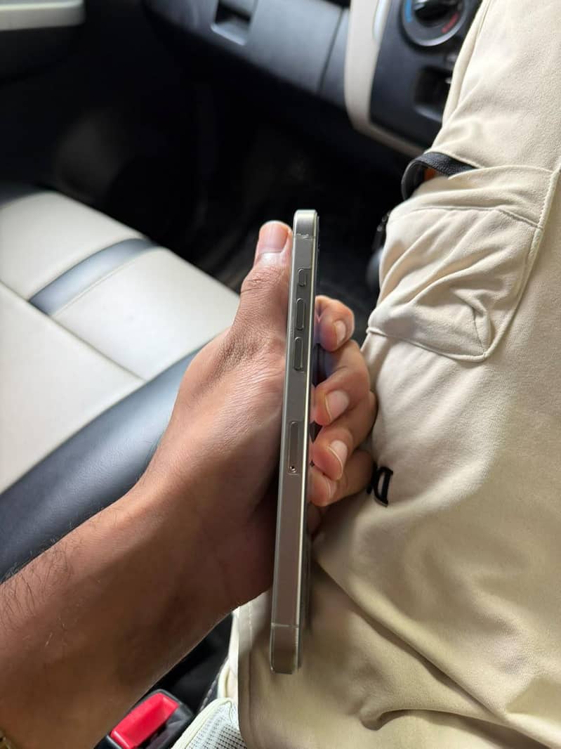 Apple iPhone 15 Pro Max 2