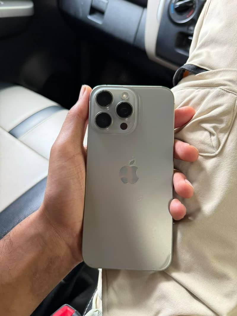 Apple iPhone 15 Pro Max 4