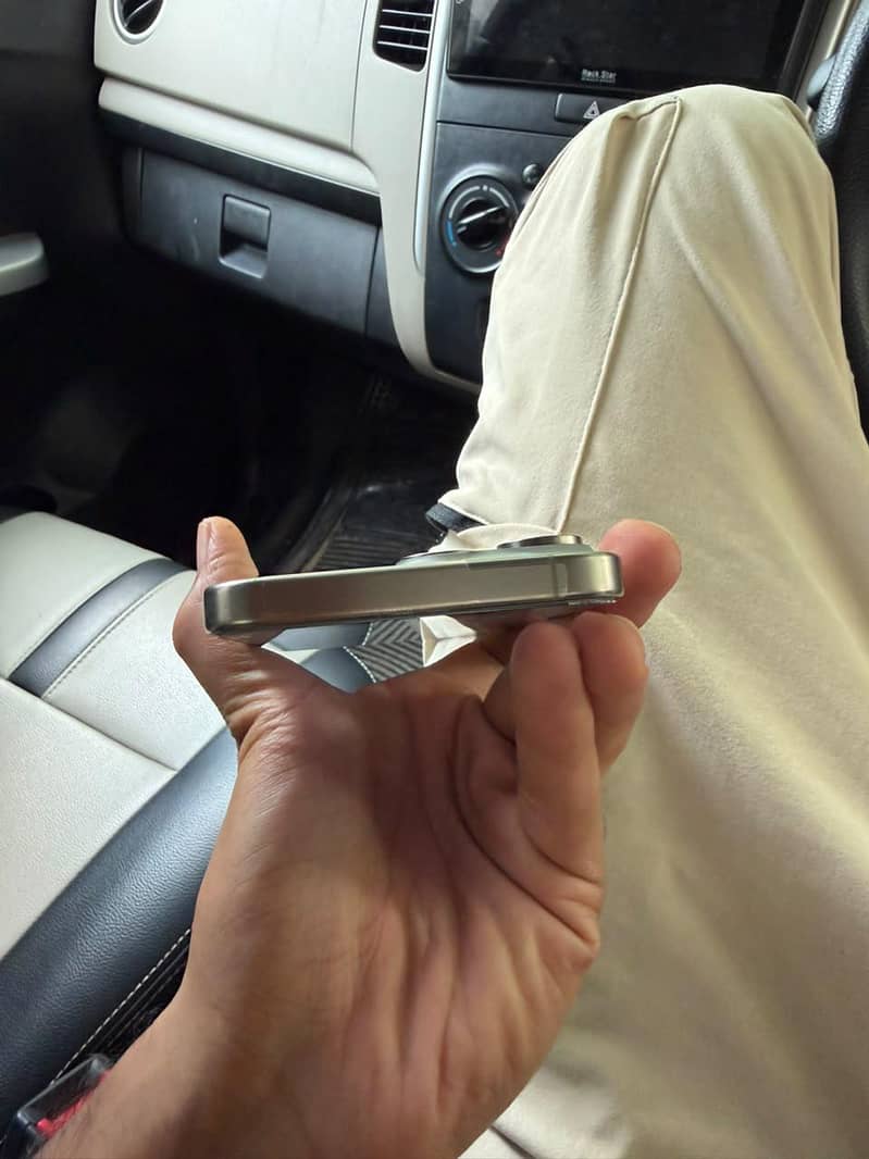 Apple iPhone 15 Pro Max 6