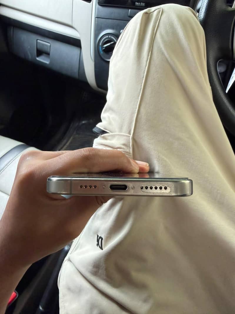 Apple iPhone 15 Pro Max 7