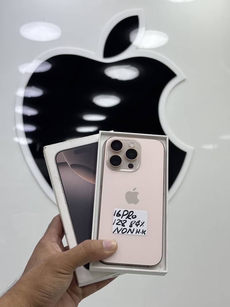Apple iPhone 16 Pro Max 9