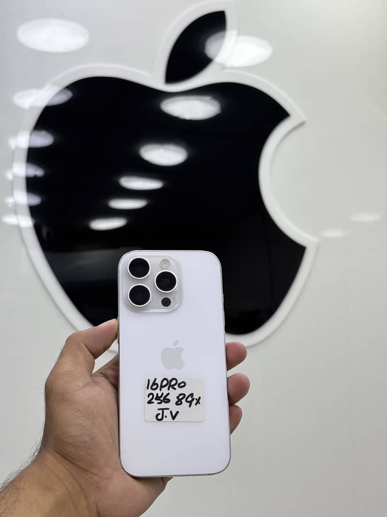 Apple iPhone 16 Pro Max 10