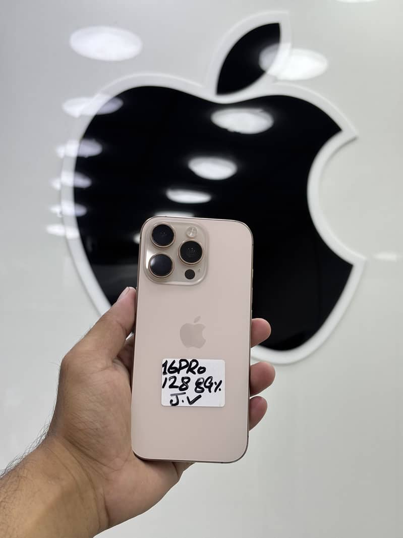 Apple iPhone 16 Pro Max 11