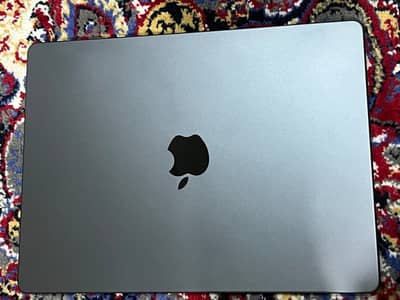 M5 Pro 14”16/512 99%health 34cycles space black