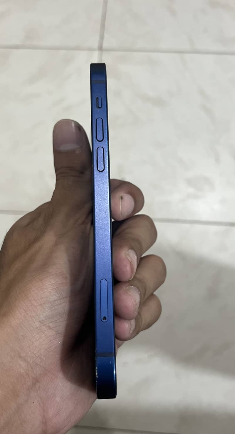 iPhone 12 4