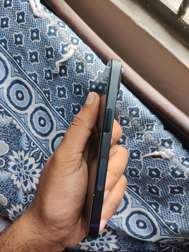 Apple iPhone 14 3