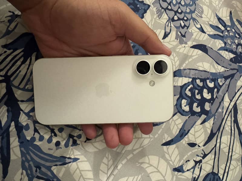 Apple iPhone 16 0