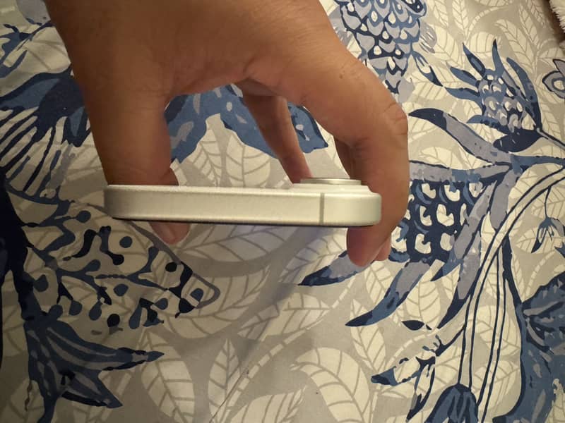 Apple iPhone 16 1