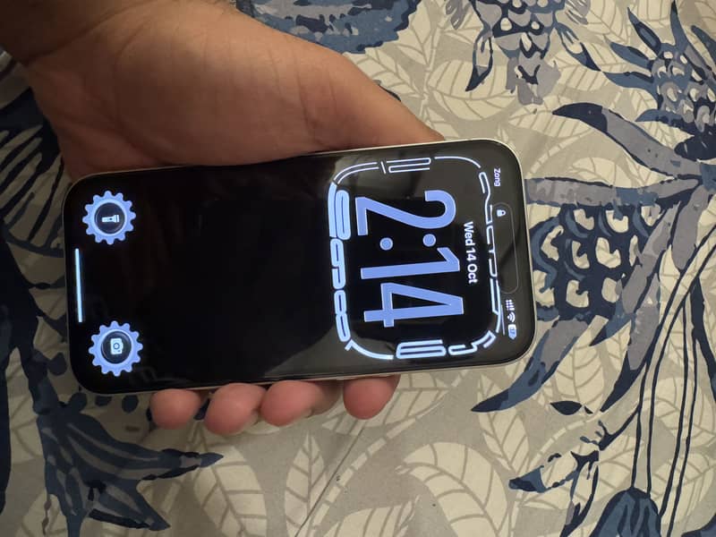 Apple iPhone 16 4