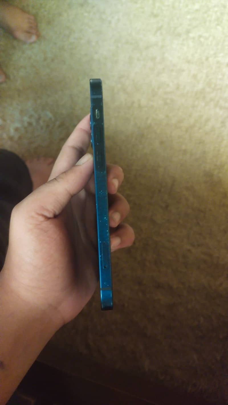 Apple iPhone 12 6