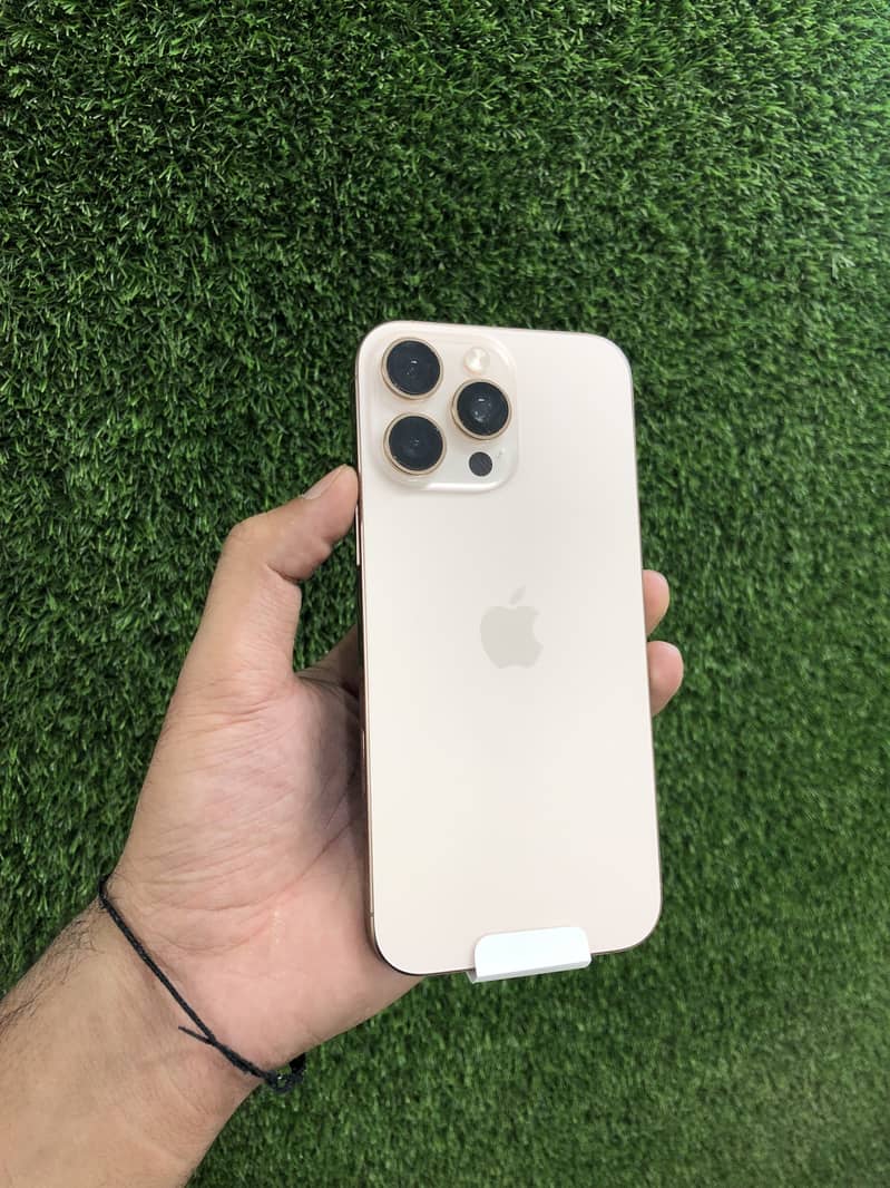 Apple iPhone 16 Pro Max 0