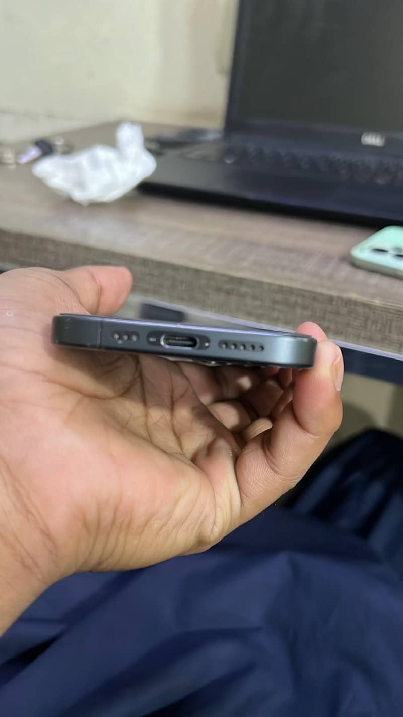 Apple iPhone 15 Pro 4
