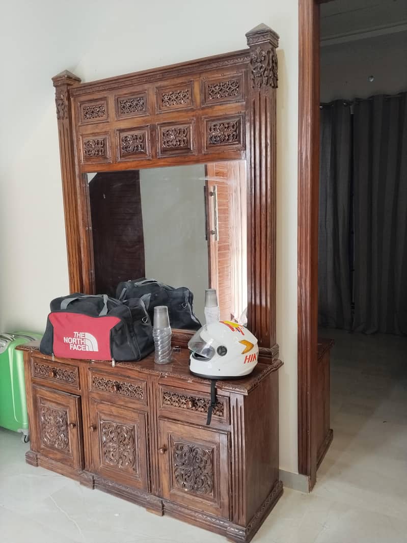 dressing table 0