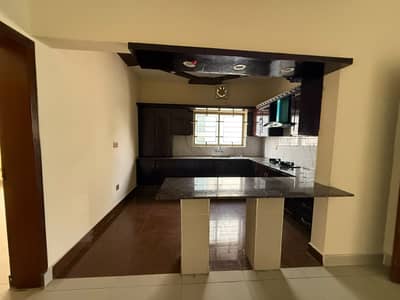 10 MARLA LUXURY UPPER PORTION NON FURNISHED WITH GASE HOT LOCATION MORE OPTIONS AVAILABLE
