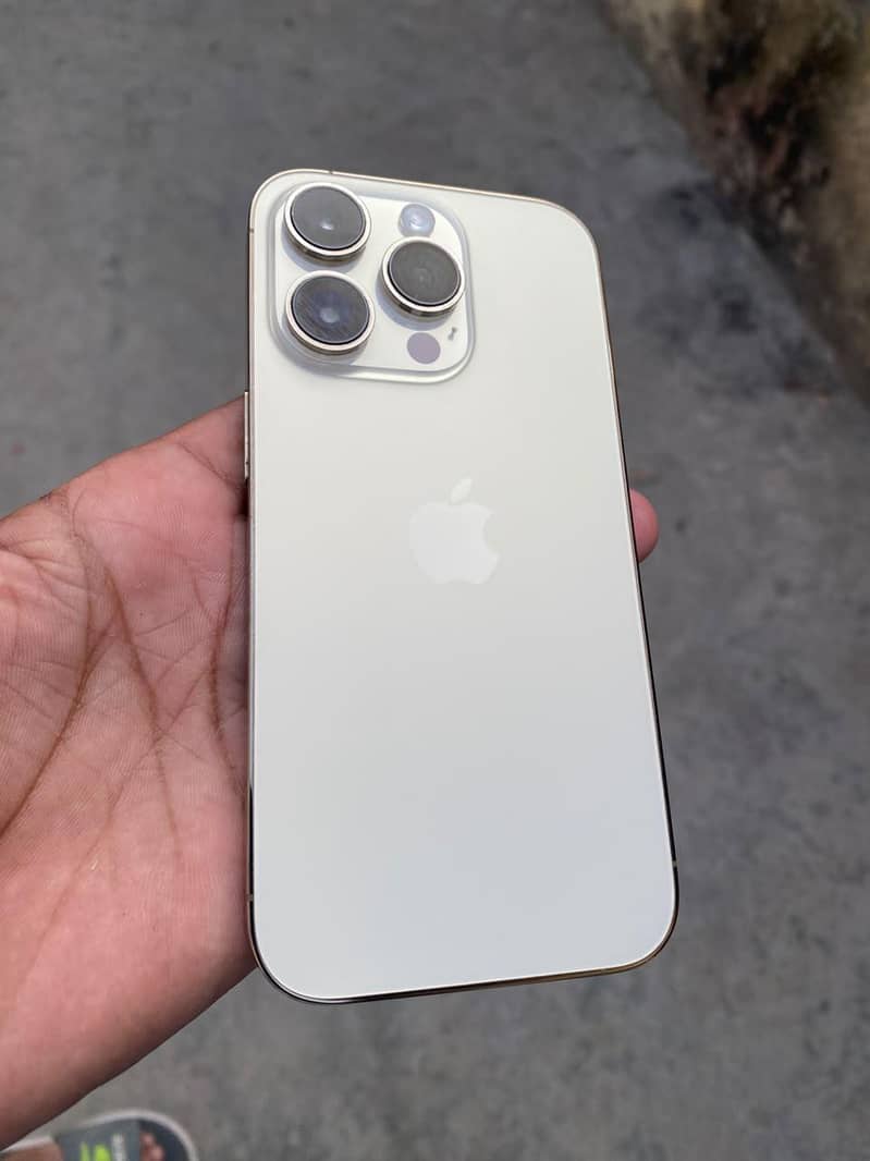 Apple iPhone 14 Pro 1