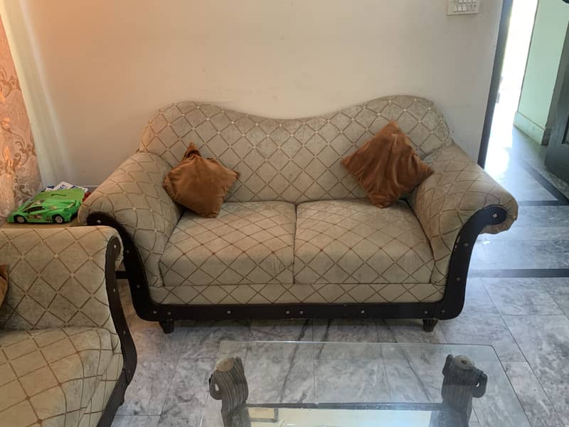 Six seater sofa. 3